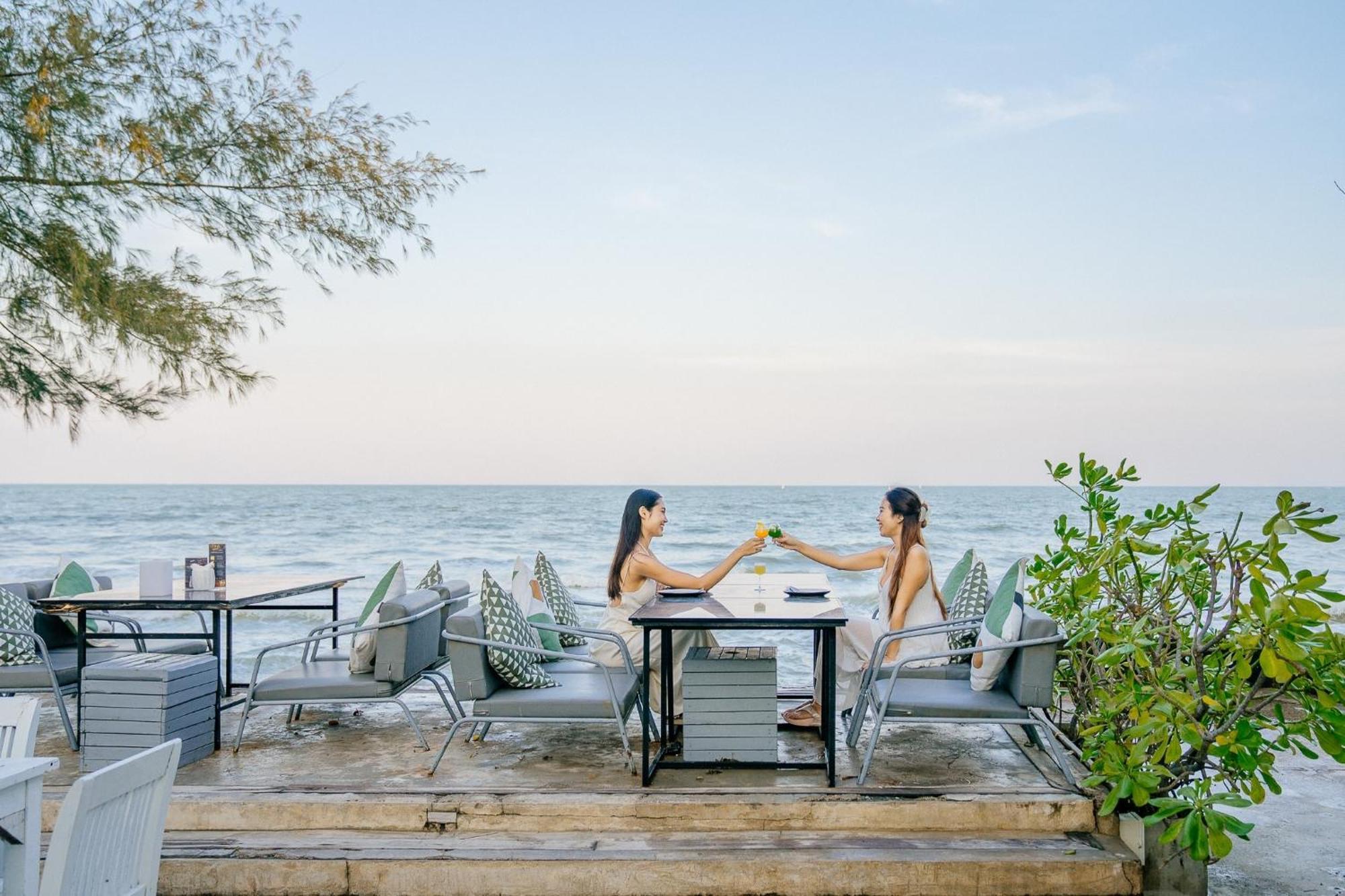 Green Gallery Beach Boutique Hotel Hua Hin Exterior photo
